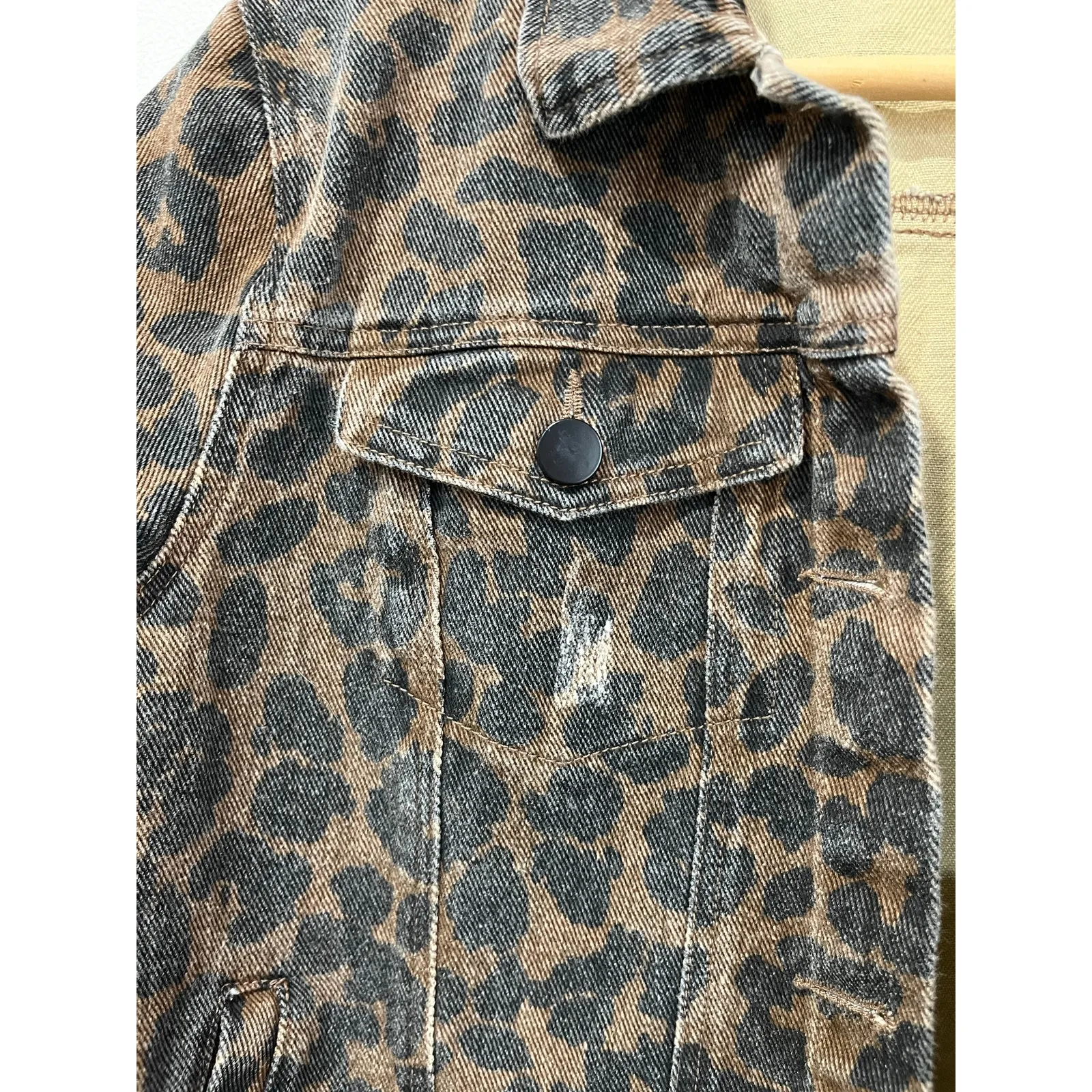 ELAN Leopard Print Cropped Denim Jacket Button Front Cotton Size L - Image 8
