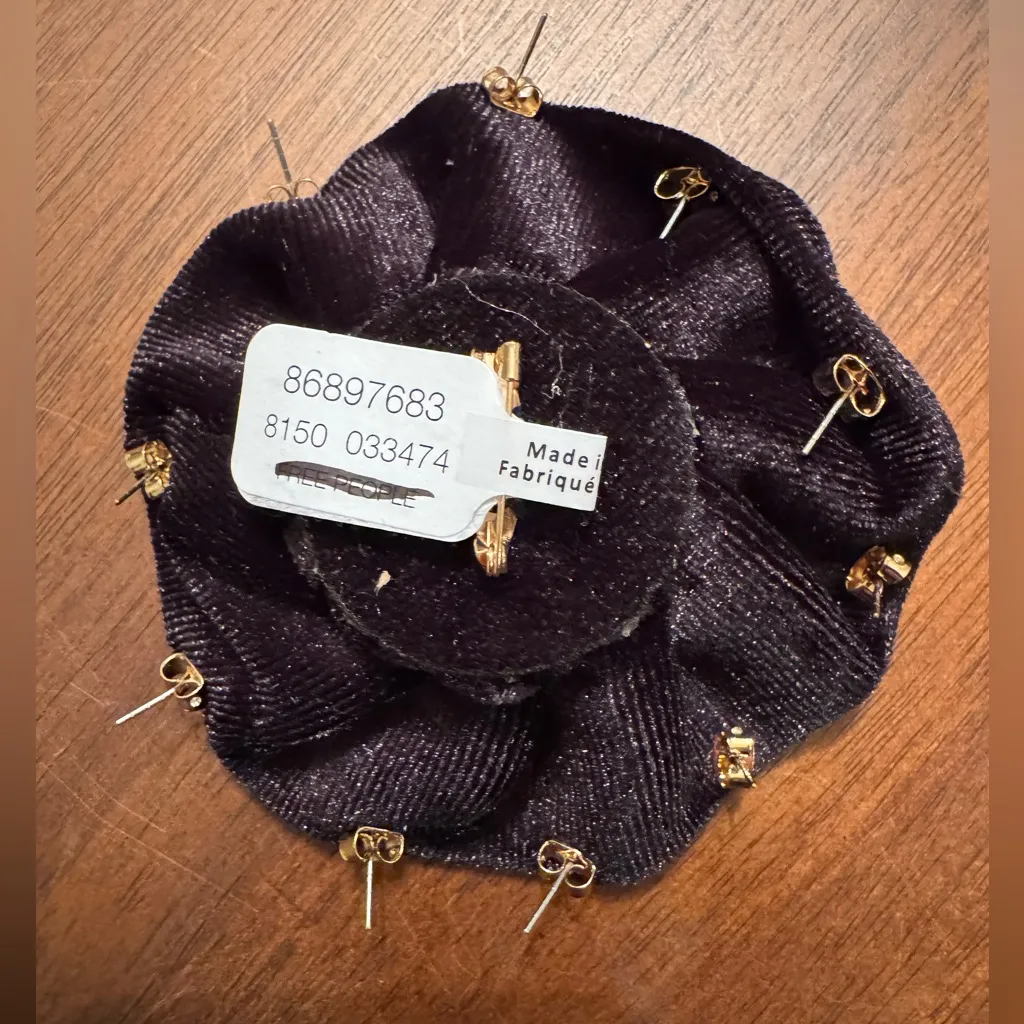 Free People NWT 5 Pair Earring Studs Rosette in Black - Image 9