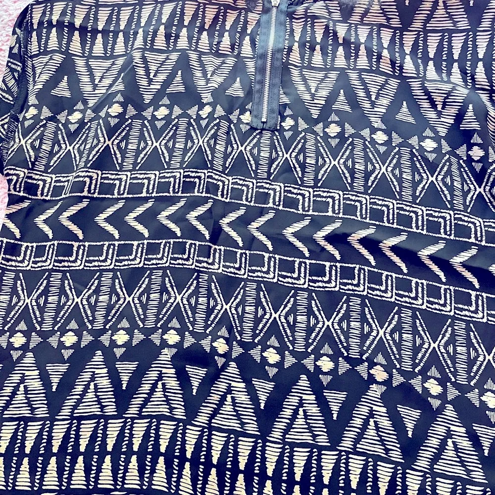 Black and White Geometric Patterned Top - Image 4