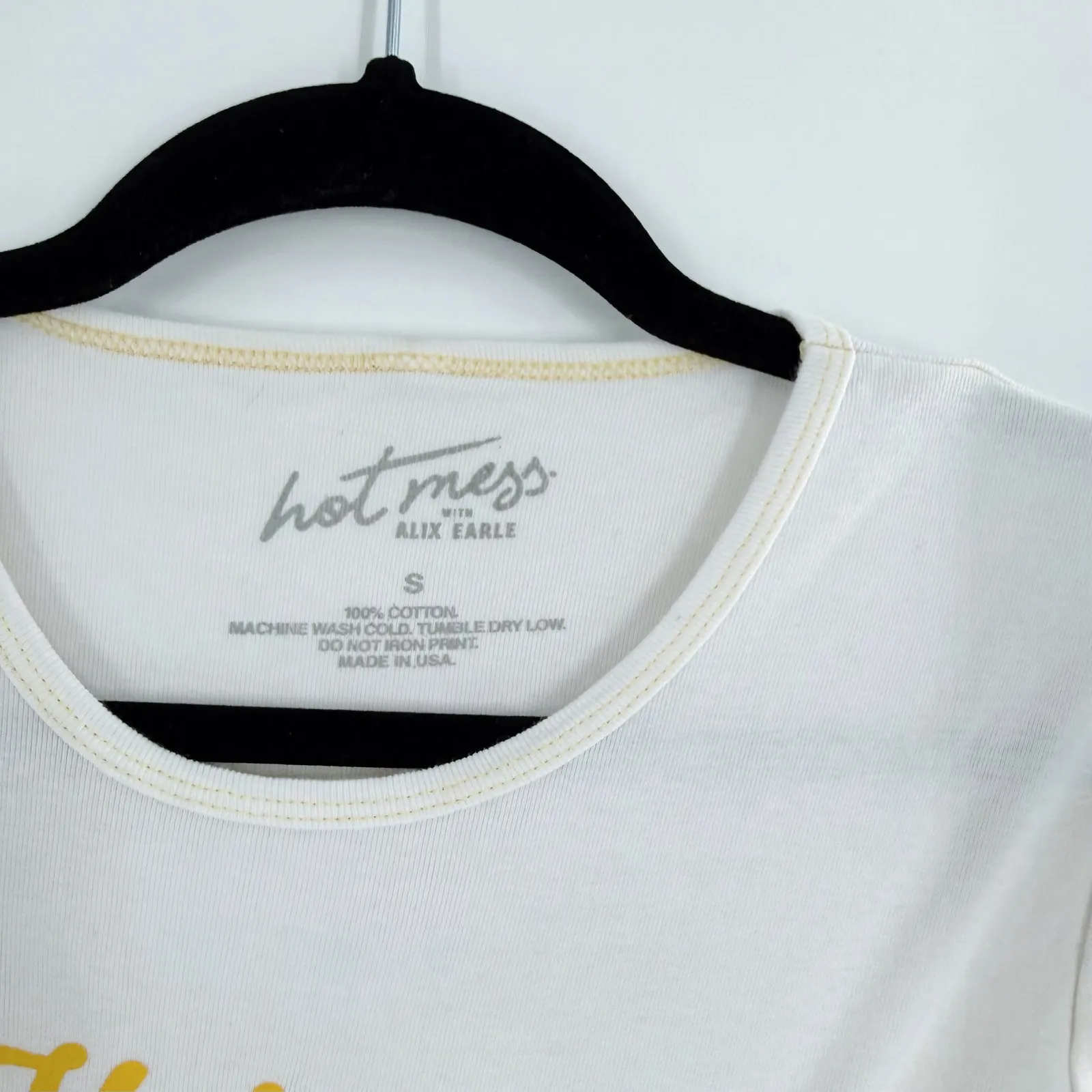 Hot Mess Alix Earle Off White Graphic Baby Tee Cropped T-Shirt Size Small - Image 4