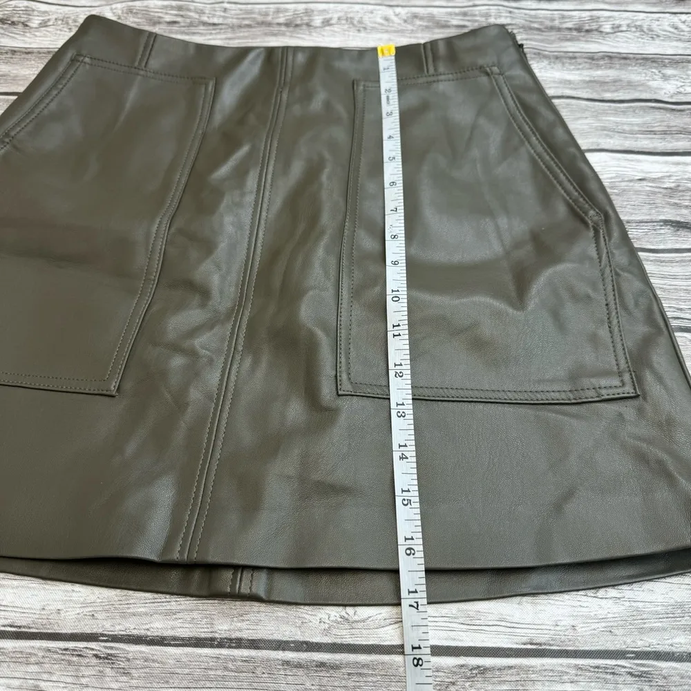 H&M Women's Vegan Faux Leather Mini Skirt Dark Mossy Army Olive Green 8 Pockets - Image 14
