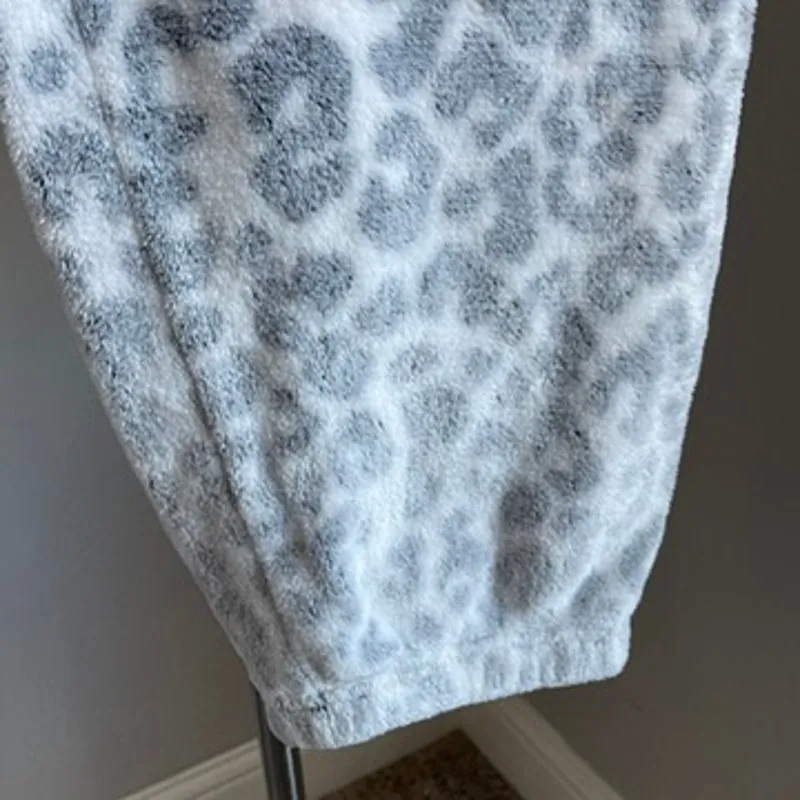 Wildfox Snow Leopard Cozy Jogger Pants Grey & White Athleisure Size XXL - Image 4