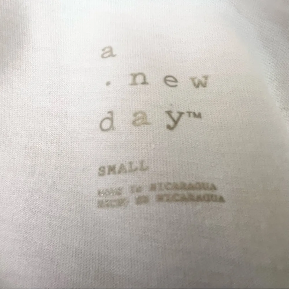 Just a Girl Who Loves Peckers White Graphic Glitter Tee Size Small Chicken Coop - Image 7