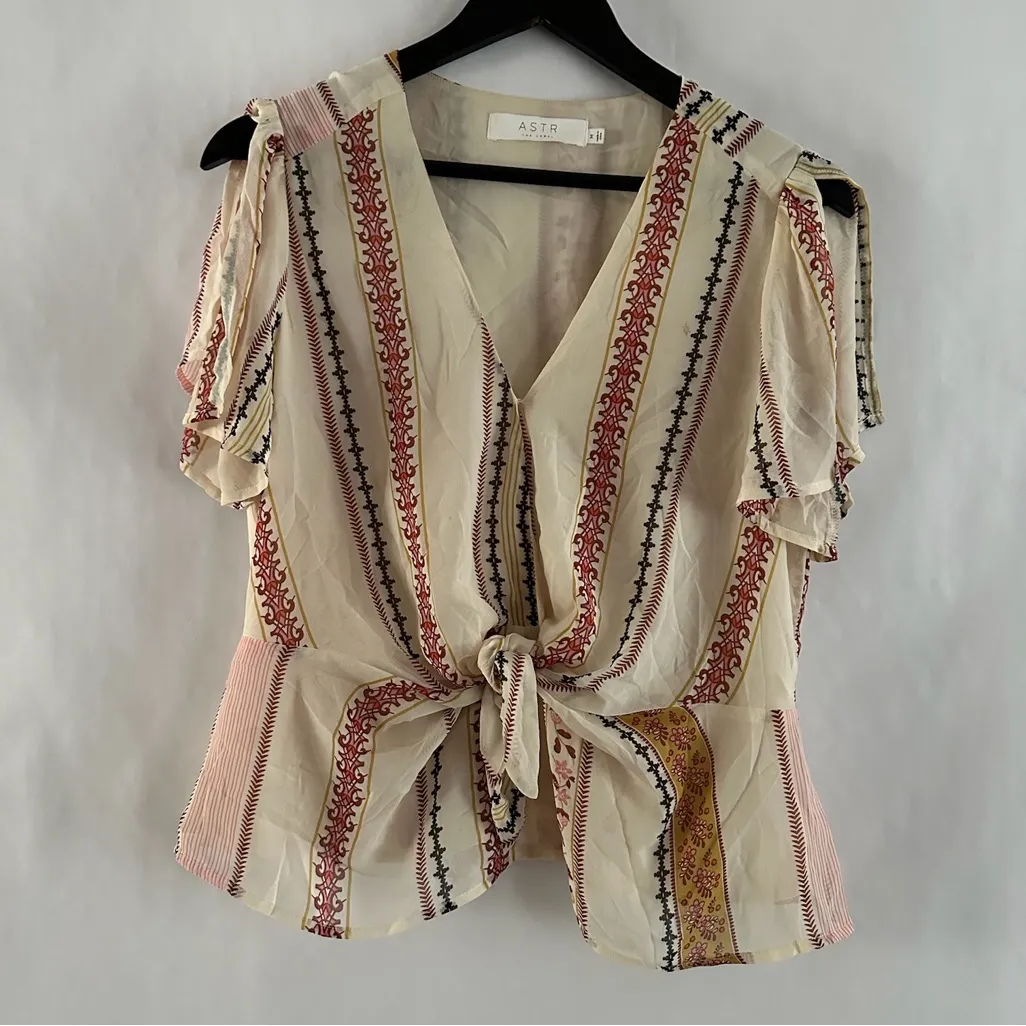 ASTR The Label Cream Boho Pattern Tie Front Cold Shoulder Blouse Size Medium - Image 5