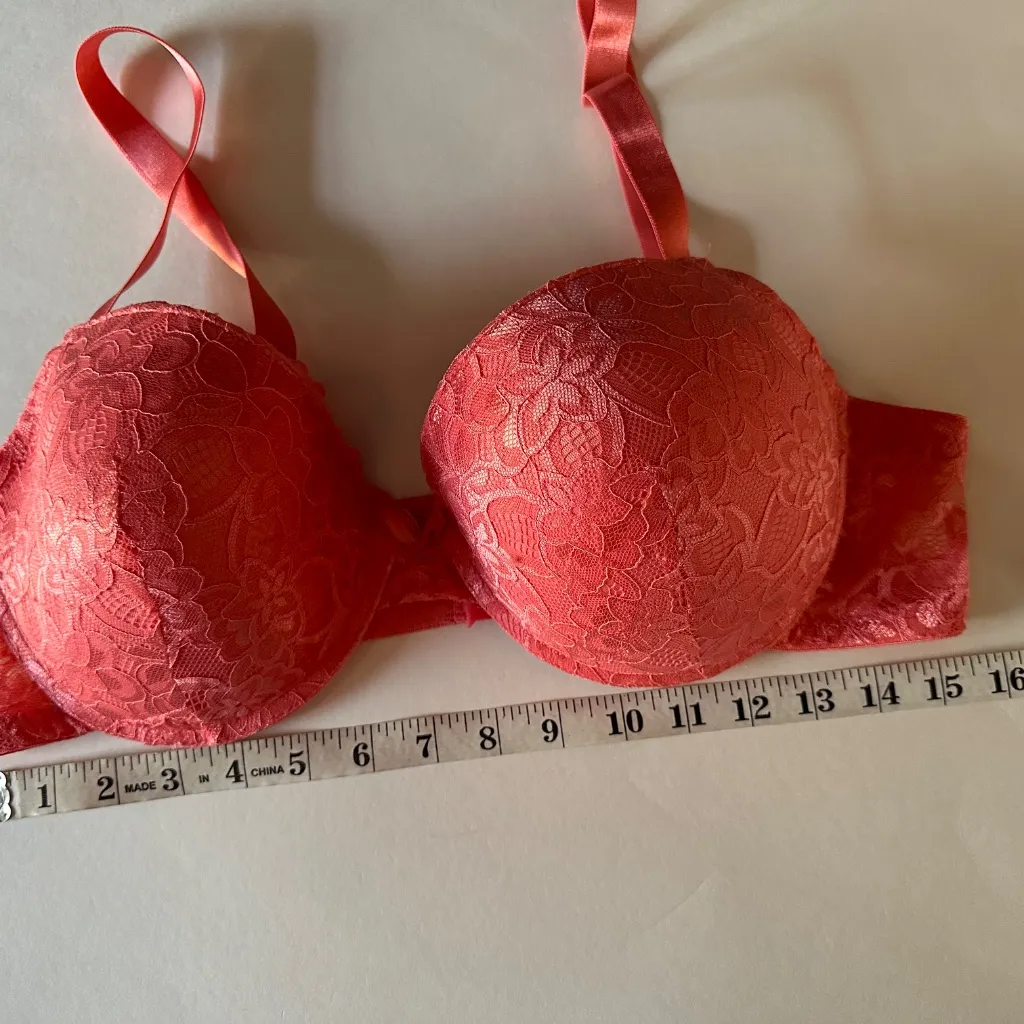 Daisy Fuentes Peach Buster Bra‎ With Adjustable Straps - Size 42D. - Image 2