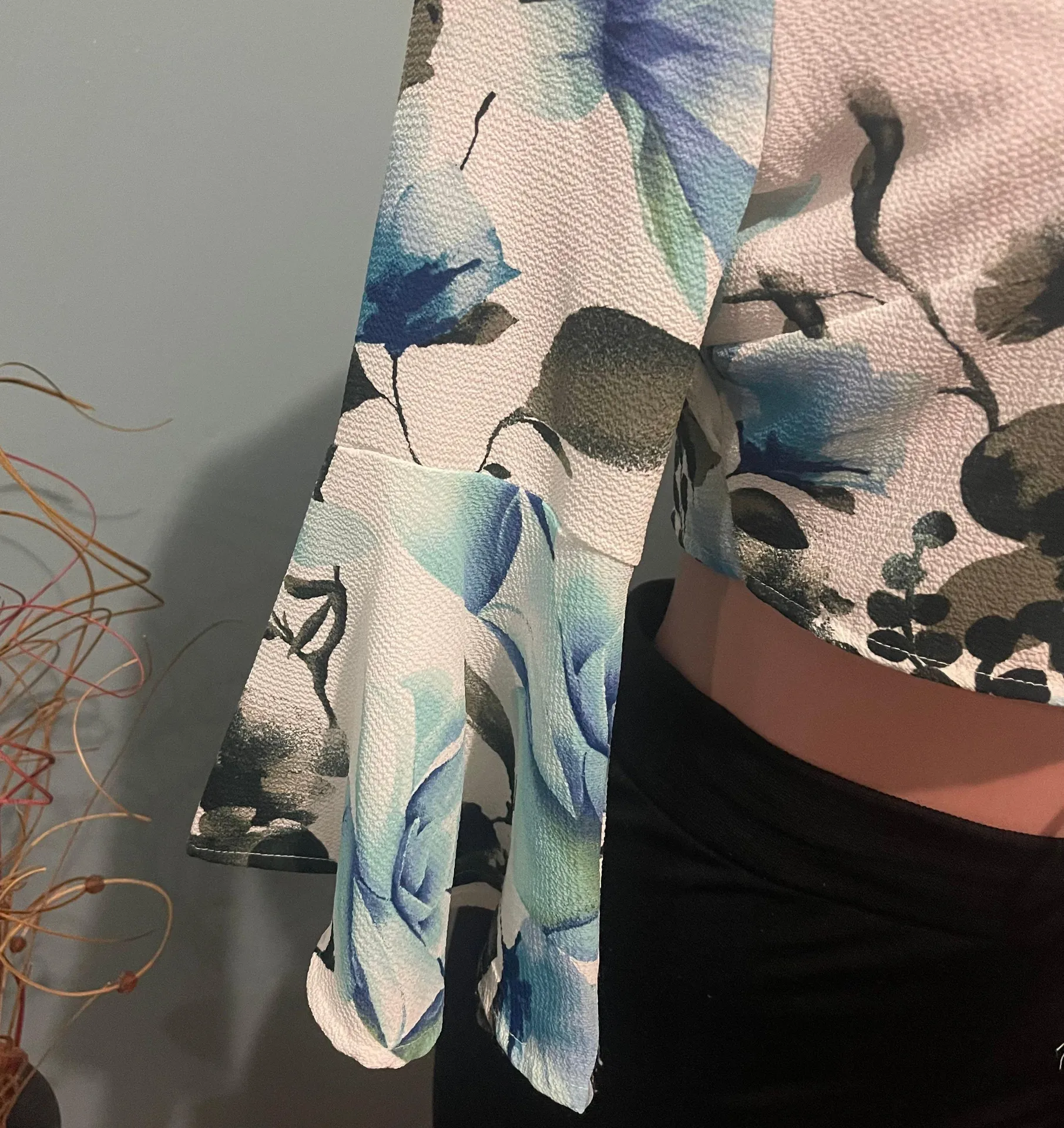 White With blue and black flower design Crop Top Size Large - Image 5