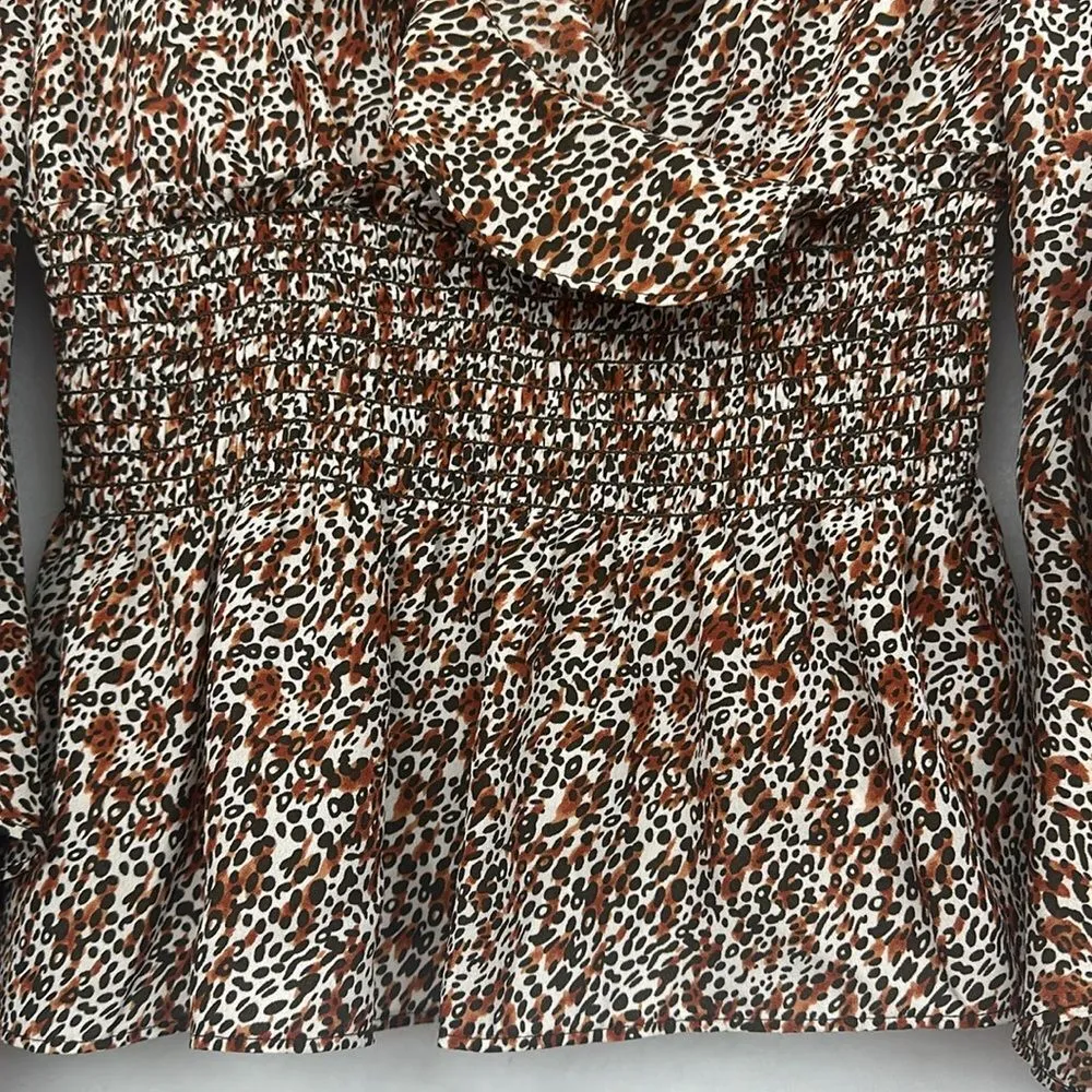 V-Neck Floral Print Flattering Accented Neck line Bell Sleeves Sz S - Image 4