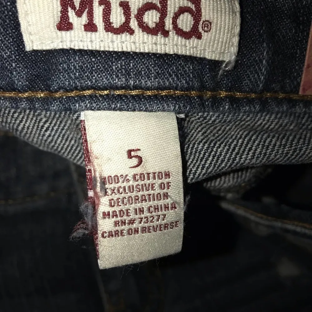 MUDD  DISTRESSED LOOK JEAN SHORTS SIZE 5 - Image 3