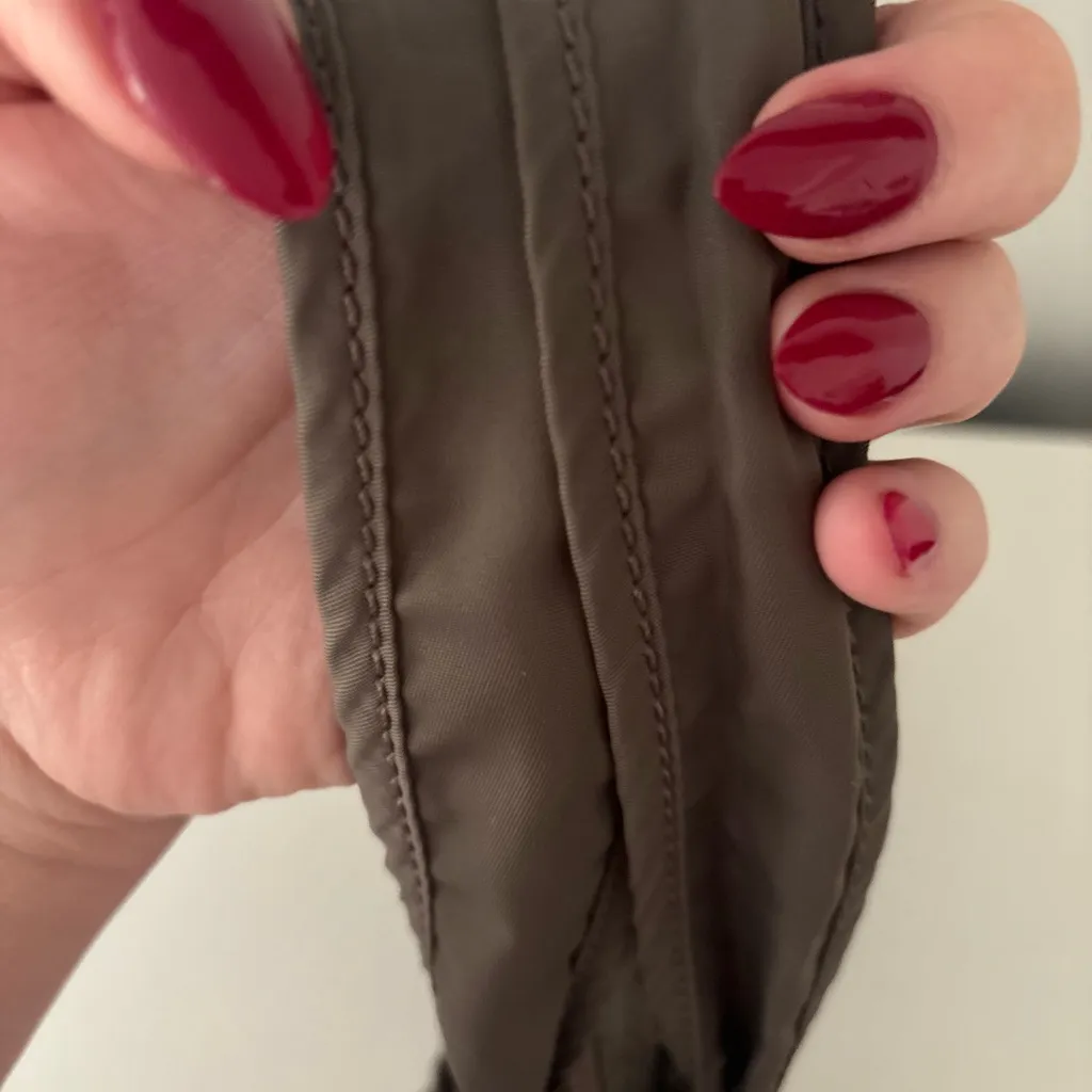 Marc Jacobs Taupe Quilted Bag - Image 8