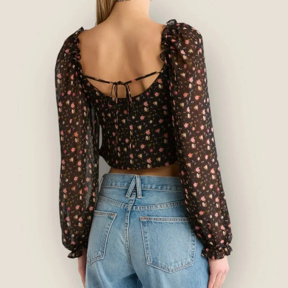 WAYF | NWT Ditsy Long Sleeve Crop Top | Size M | Black Floral - Image 2