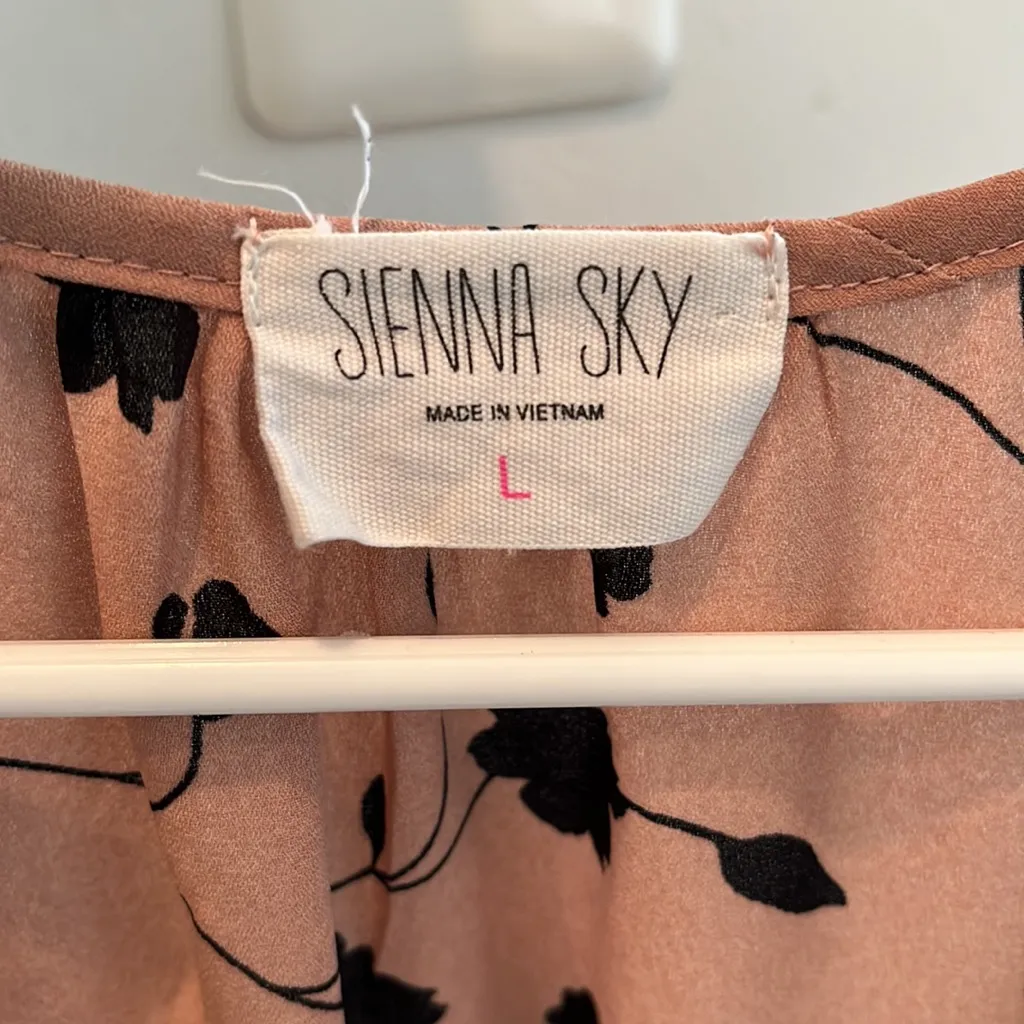 Sienna Sky size large top - Image 2