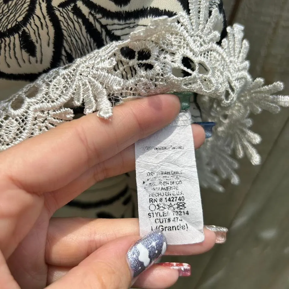 Cream & black‎ floral lace top by prini size large - Image 5