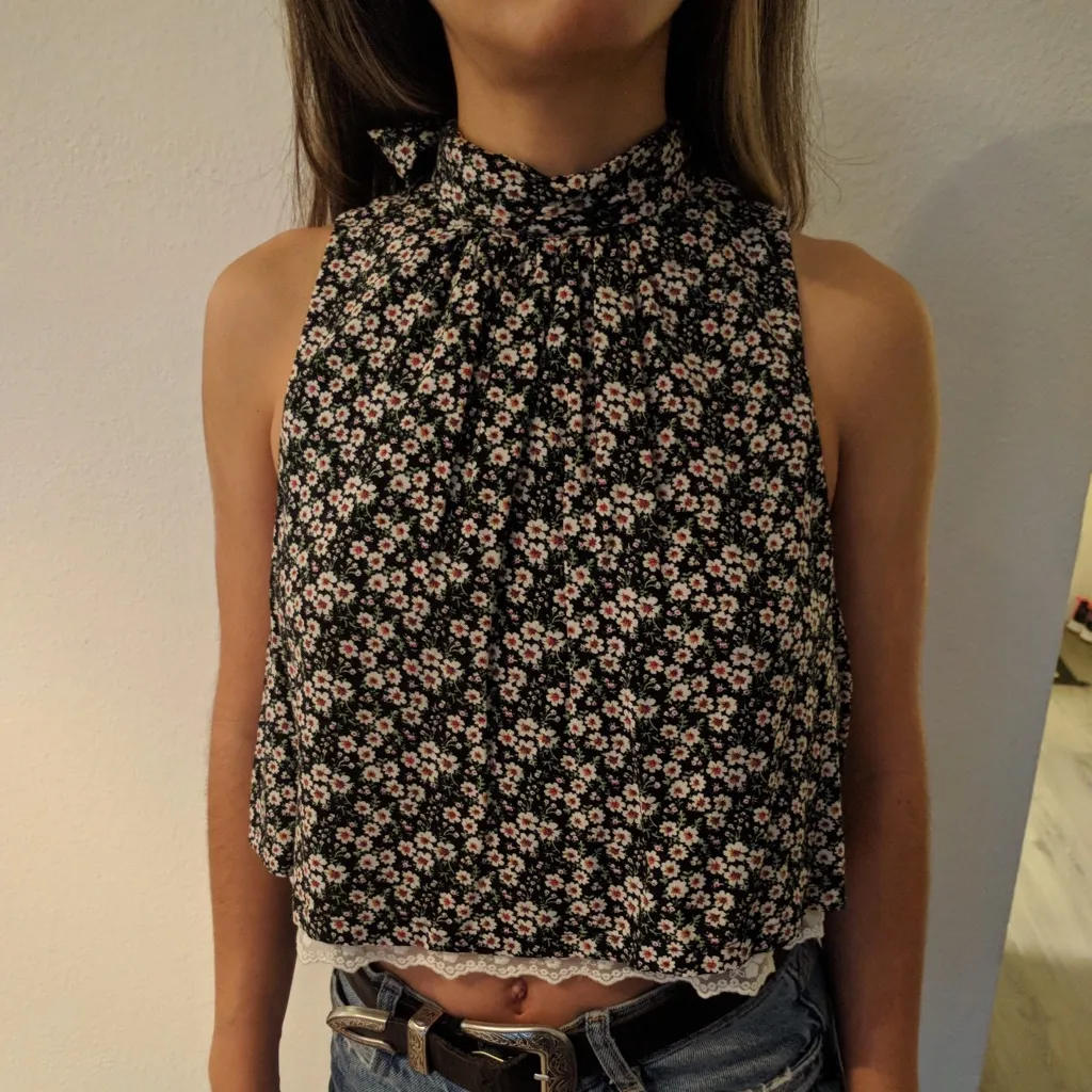 Floral lace underlay tie back top Size Small - Image 5