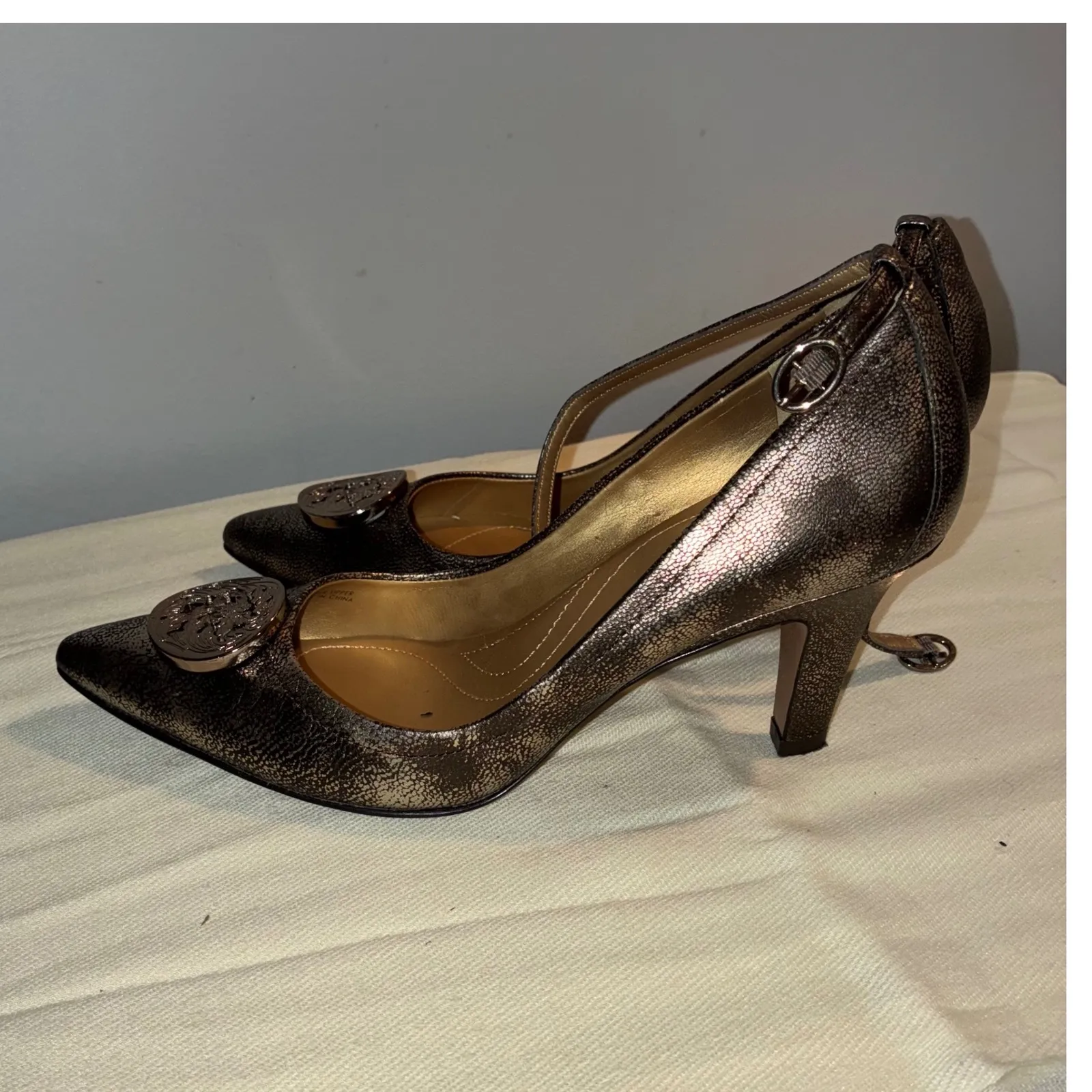 Tahari Marion Womens 6.5M Metallic‎ Bronze Pointed Toe Ankle Strap Heels Shoes - Image 2
