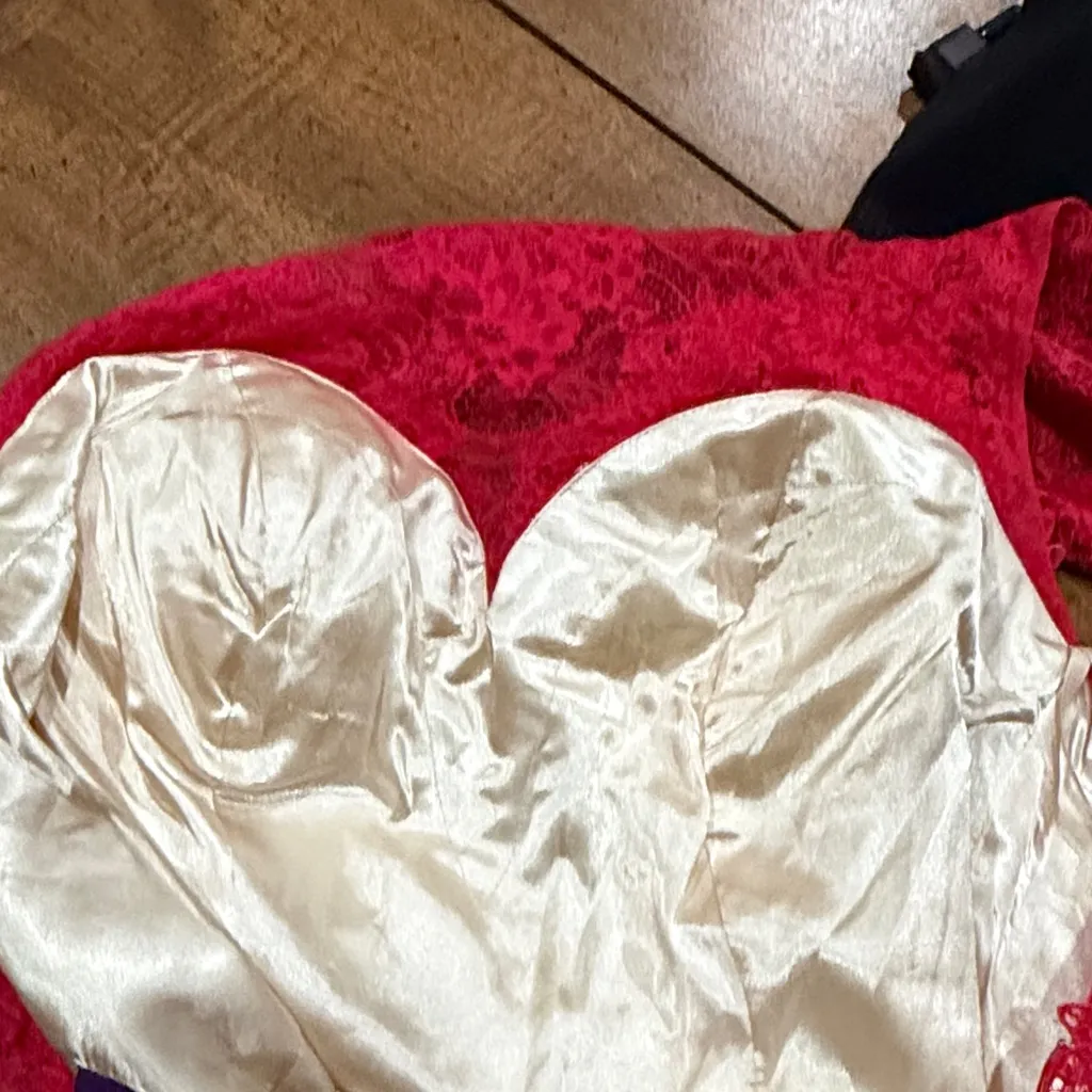 Vibrant Red Lace Dress - Image 11