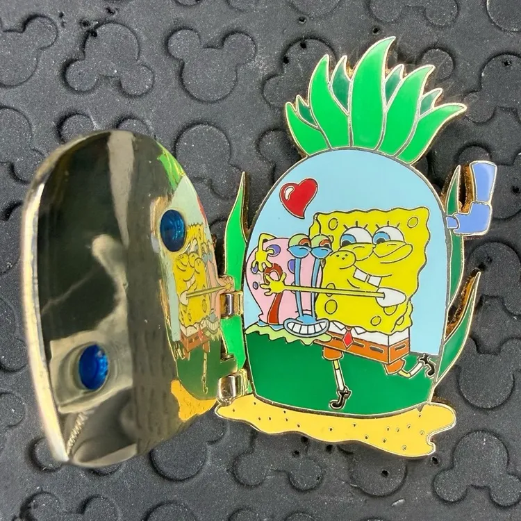 Universal studios Nickelodeon SpongeBob SquarePants & Gary flip open 2008 pin Orange - Image 2