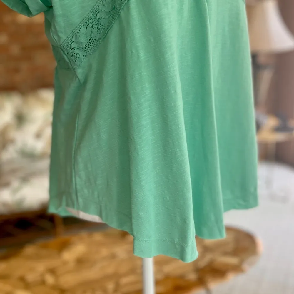 In Loom Turquiose NWT Lace Inset V-Neck Short Sleeve Relaxed Top M - Image 8
