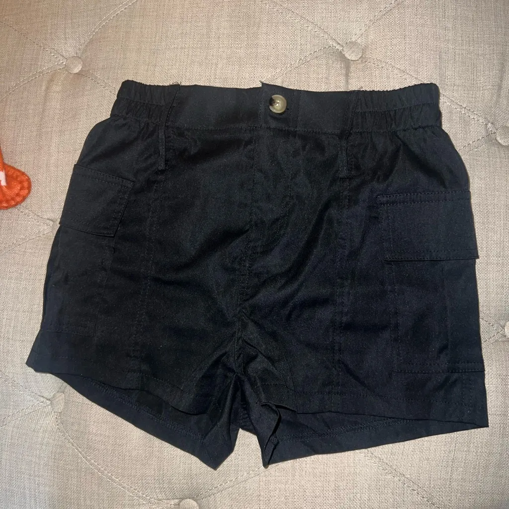 SHEIN Black Cargo Women's Shorts - Image 4