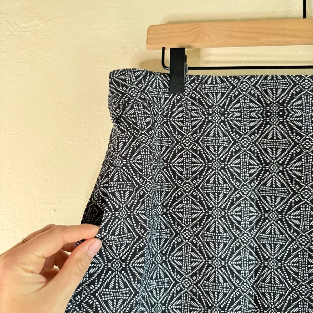 Rip Skirt NWT Hawaii Black Pearl Batik Wrap
Size Large - Image 3