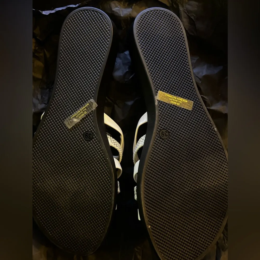 Tuscany Resort by Easy Street Strappy Snake-Print Sandals Size 7.5 Wide - Image 5