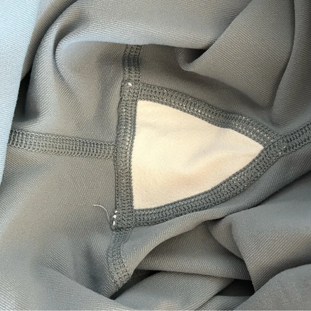 Alo yoga high waist coast crop leggings sz small - Image 10