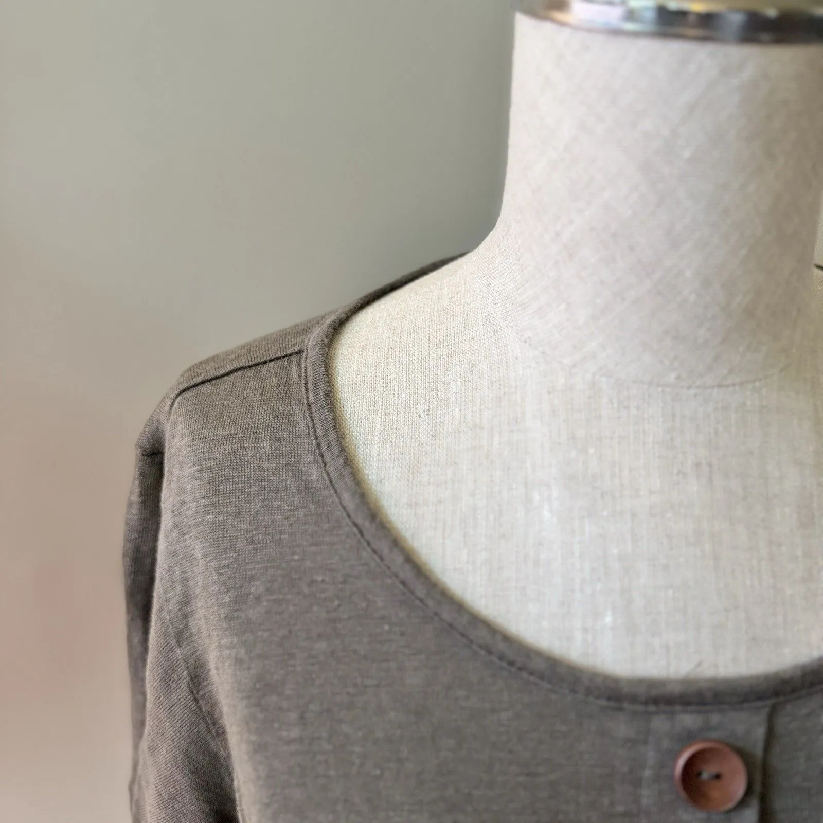 Christian Siriano Women’s 100% Linen Short Sleeve Pullover T - Image 10