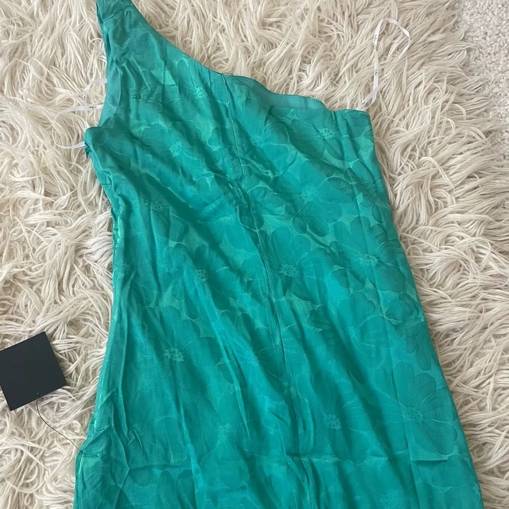 NWT Lulu’s Chasing Desire Teal Green Satin Jacquard One-Shoulder Maxi Dress - Image 11