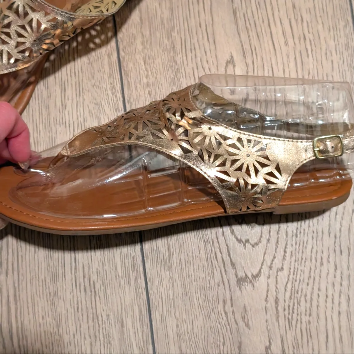 Mixit Metallic Gold Tan Sandals Womens 10‎ Gladiator Faux Leather Thongs - Image 2