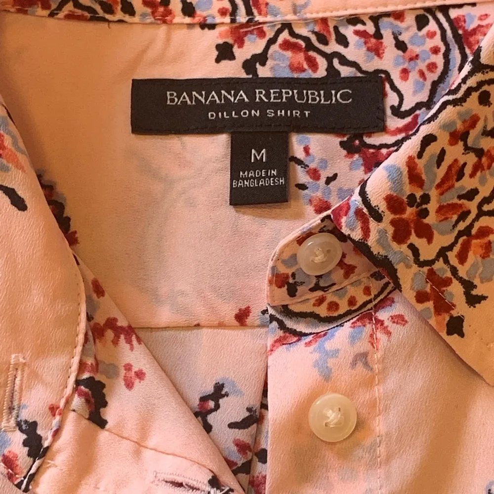 Banana Republic button blouse Medium Pink Blue Dillon Shirt Paisley - Image 2