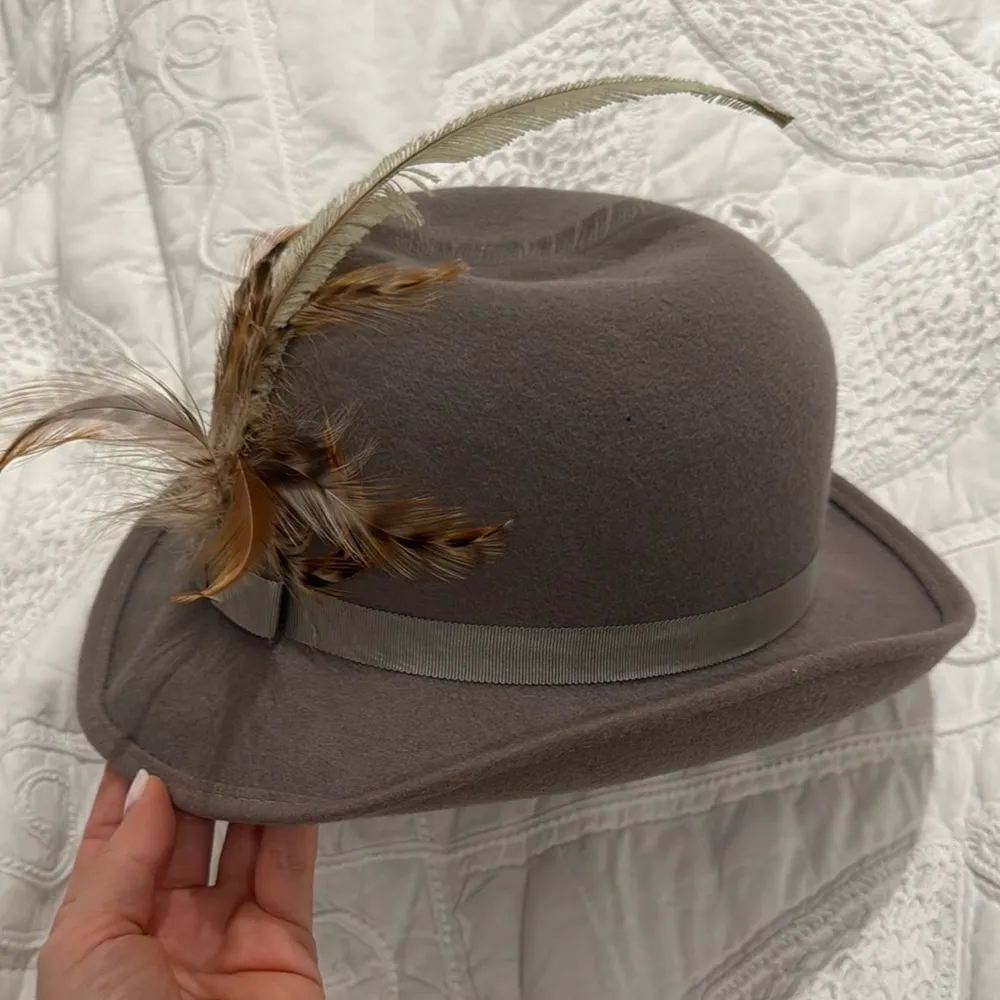100% wool women Chic Gray Hat with Feather Accent hippie feathers unique - Image 3