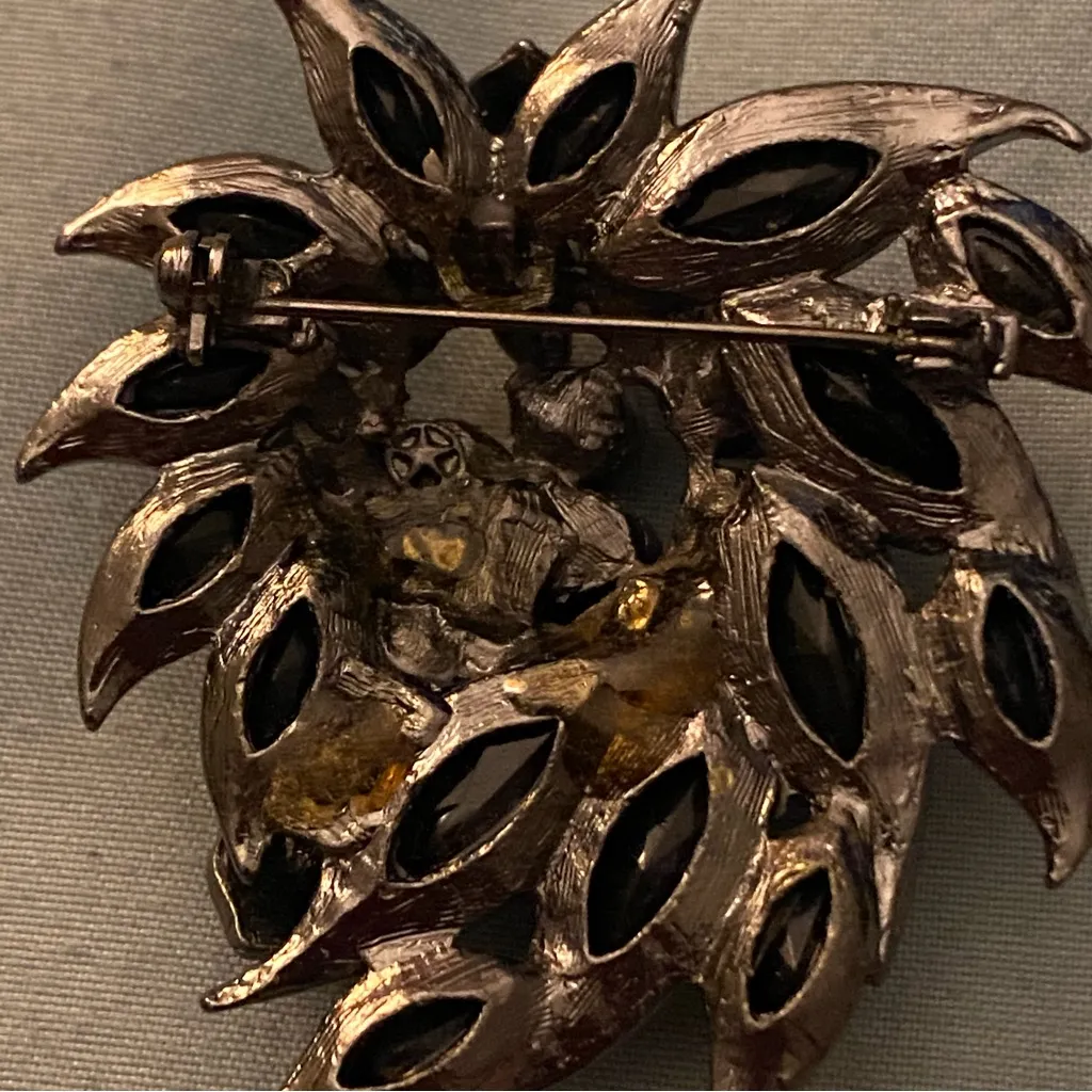 Vtg Floral Brooch Black Faceted Leaf Shape Beads Faux Pearls Goth Gothic READ - Image 5