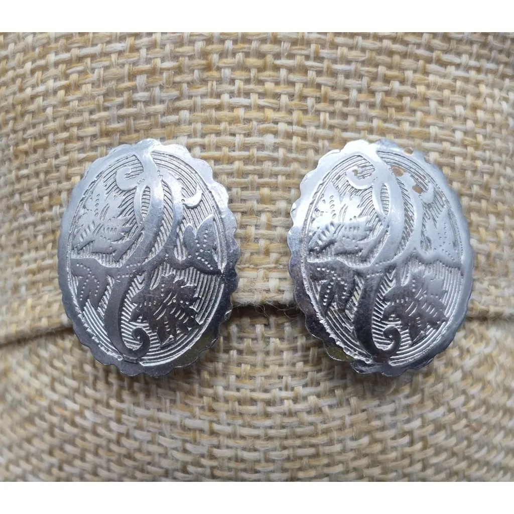 Western Conch Silver Tone Embossed Clip On Earrings Scalloped Edges Cowgirl .75" - Image 3