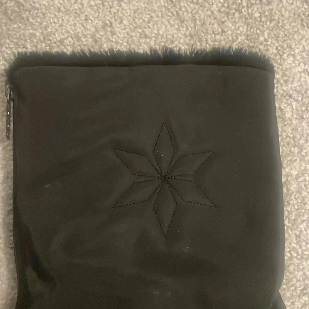 Snowboots size 10 Chromatics by Totes Black - Image 2