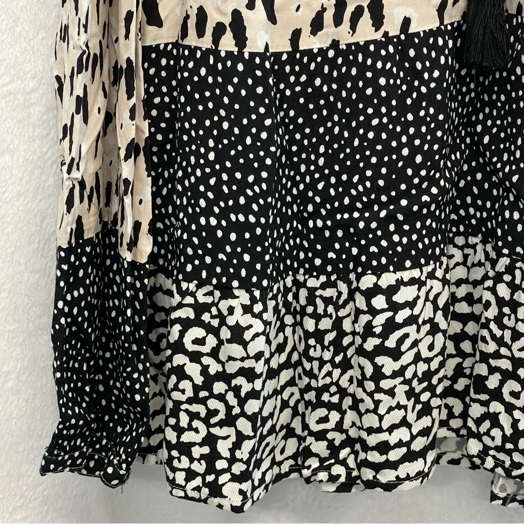 Tribal Black and Cream Patterned Tunic Size XL - Image 2