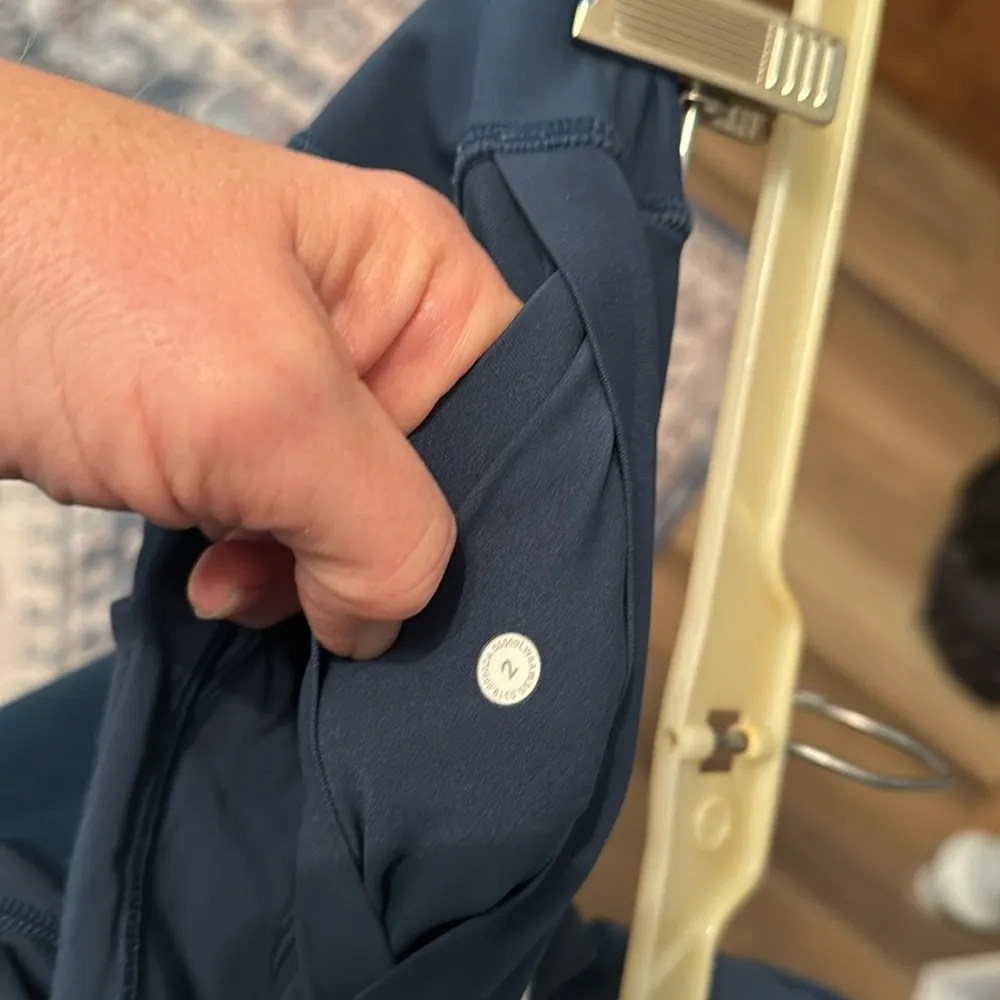 Lululemon Time To Sweat Crop *23", Size 2 Night Diver - Image 9