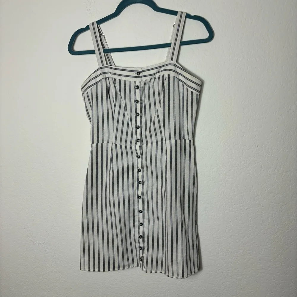 Tilly’s Ivy & Main Striped Blue and White Button Down Mini Dress size Medium - Image 2