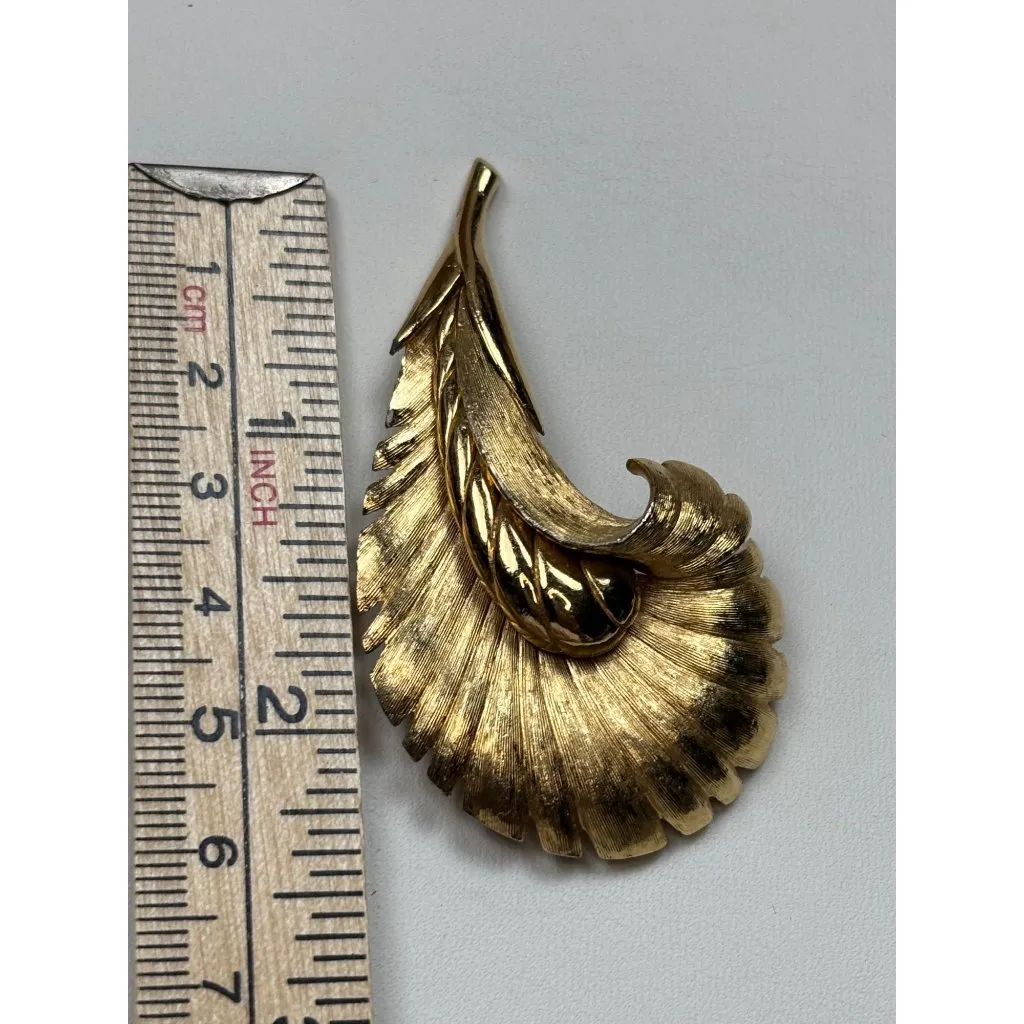 Vintage Monet Gold-Tone Feather Brooch Pin Elegant Costume Jewelry - Image 3