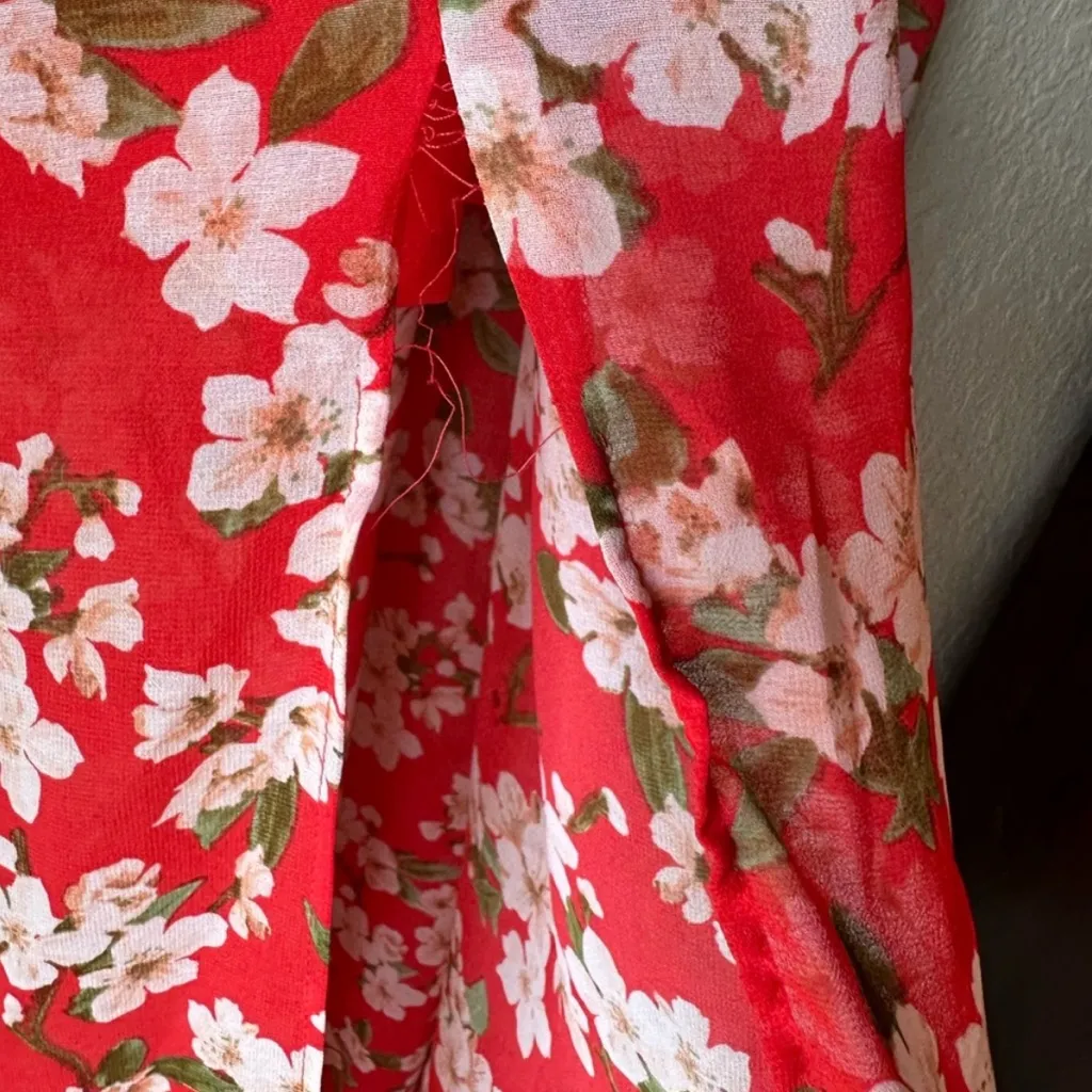 Forever 21 Red Floral Maxi Dress with Side Slits Size Medium - Image 4