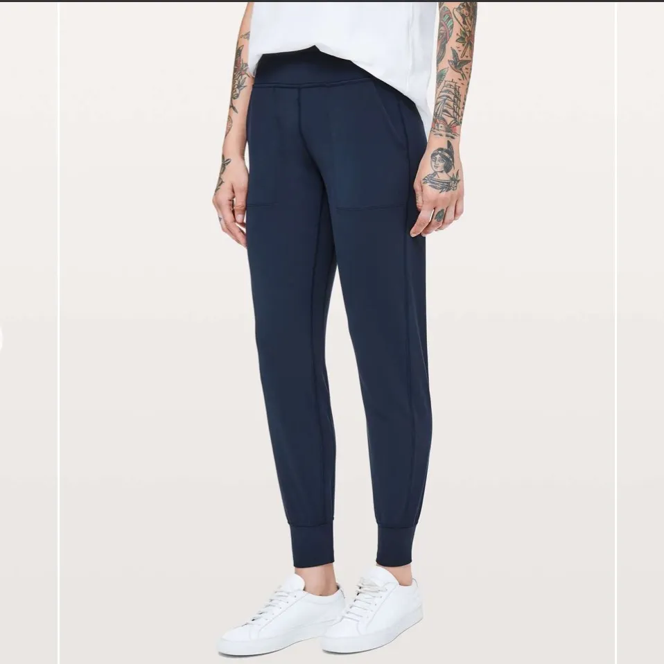 Lululemon Align High-Rise Jogger 28” & Align Sweetheart Tank True Navy Size 4 - Image 3