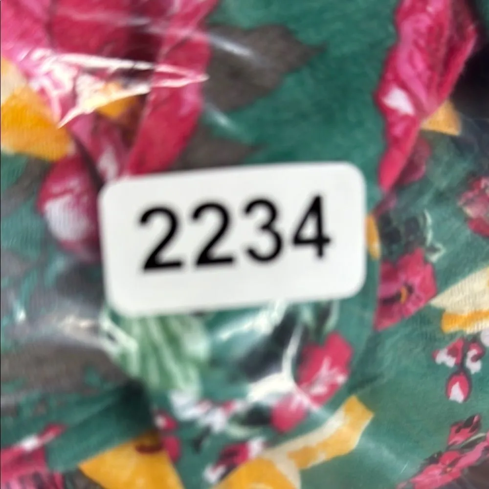 Torrid Red and Pink Floral Blouse with‎ Flutter Sleeves - Image 4