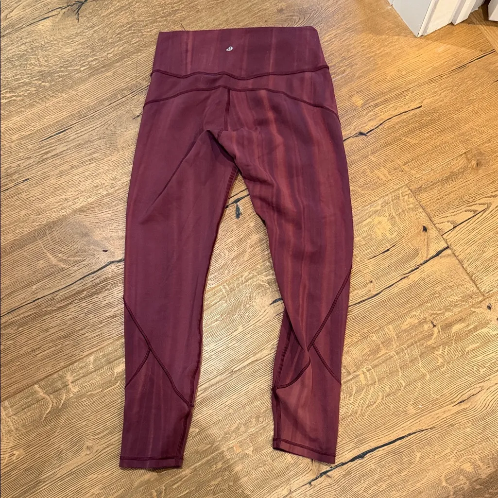 Lululemon In Movement HR Tight 28” Spray Dye White Garnet LSWG 00292 Sz 8 - Image 2