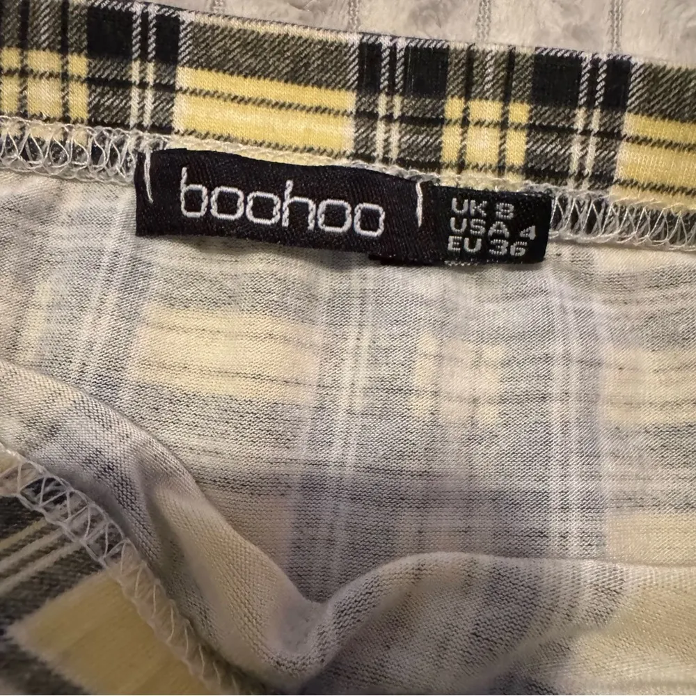 Boohoo plaid mini skirt ✨ - Image 2