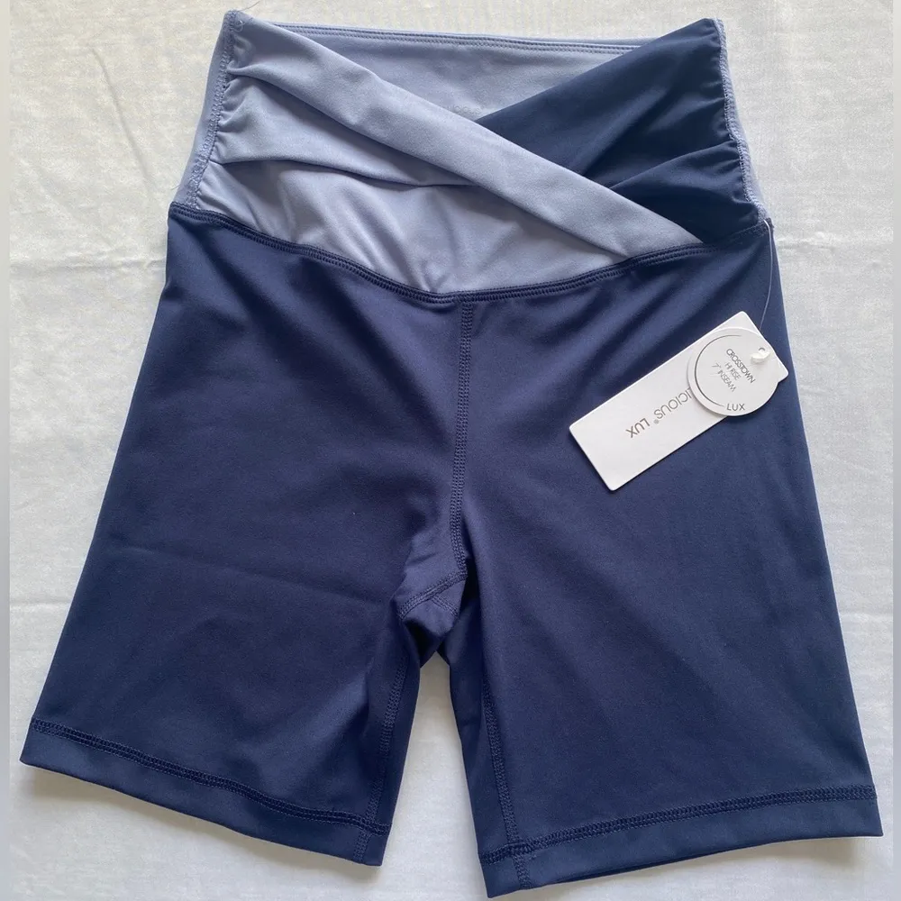 YOGALICIOUS Lux Crosstown Hi Rise 7” Inseam Short Naval Academy/Purple Impressio - Image 3
