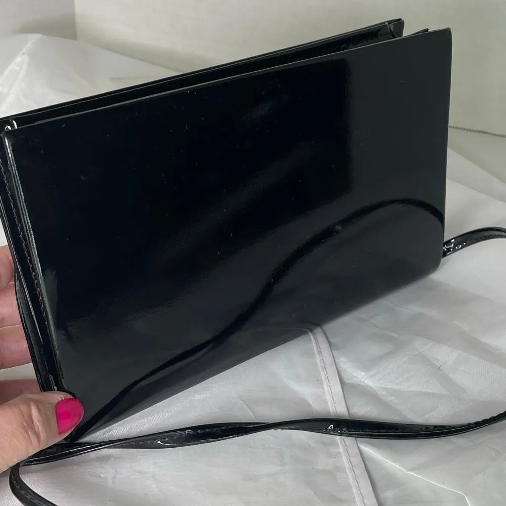 VTG Walborg patent leather crossbody wave design flap. Black - Image 5