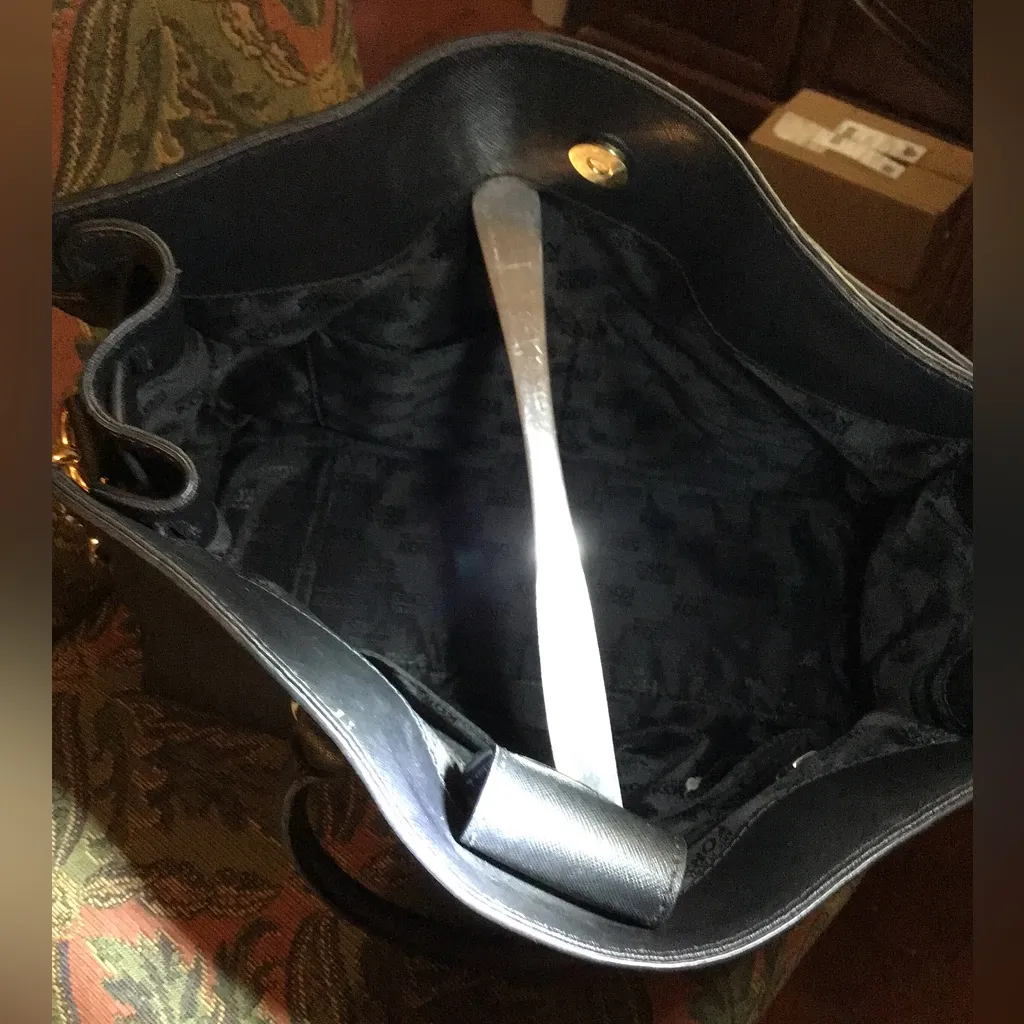 Michael Kors New HamiltonTraveler Leather Purse
NWT/NEW 35F6GHXT3L BLACK LEATHER - Image 6