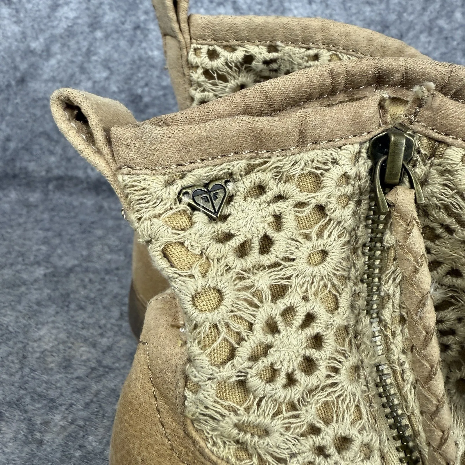 Roxy Malden  Slouch Ankle Boots Size 9‎ Tan/Crochet Top - Image 4