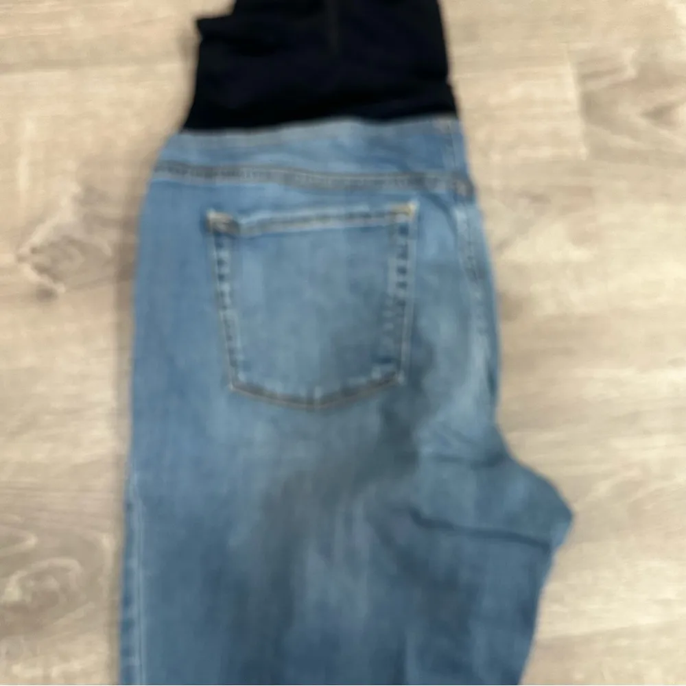 Isabel Maternity By Ingrid & Isabel Straight Crop Maternity Distress Capri Jeans Blue Size undefined - Image 3