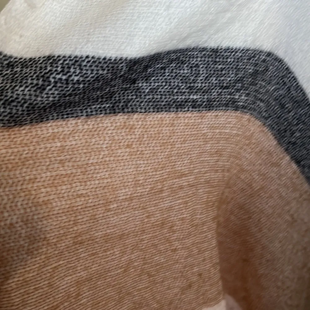 Old Navy oversized wrap around scarf with fringe - Image 12