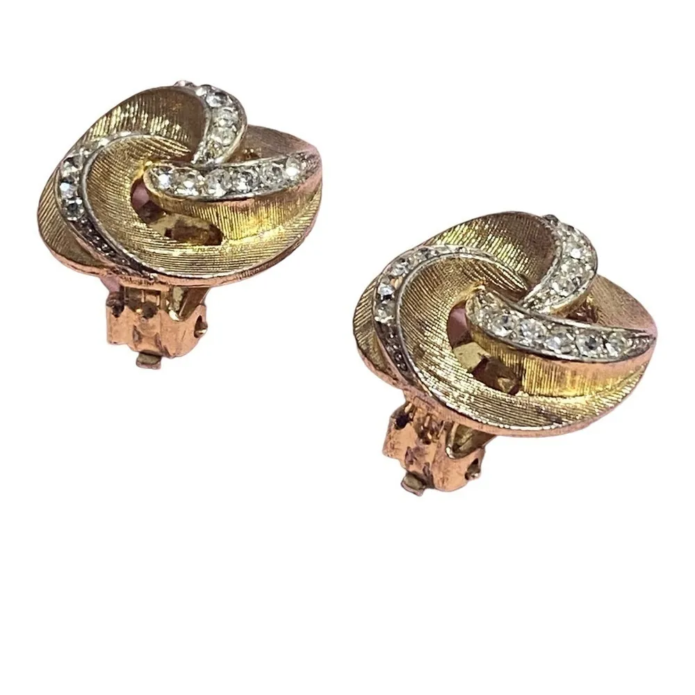 Vintage Lisner Gold Tone Rhinestone Swirl Clip - Image 4