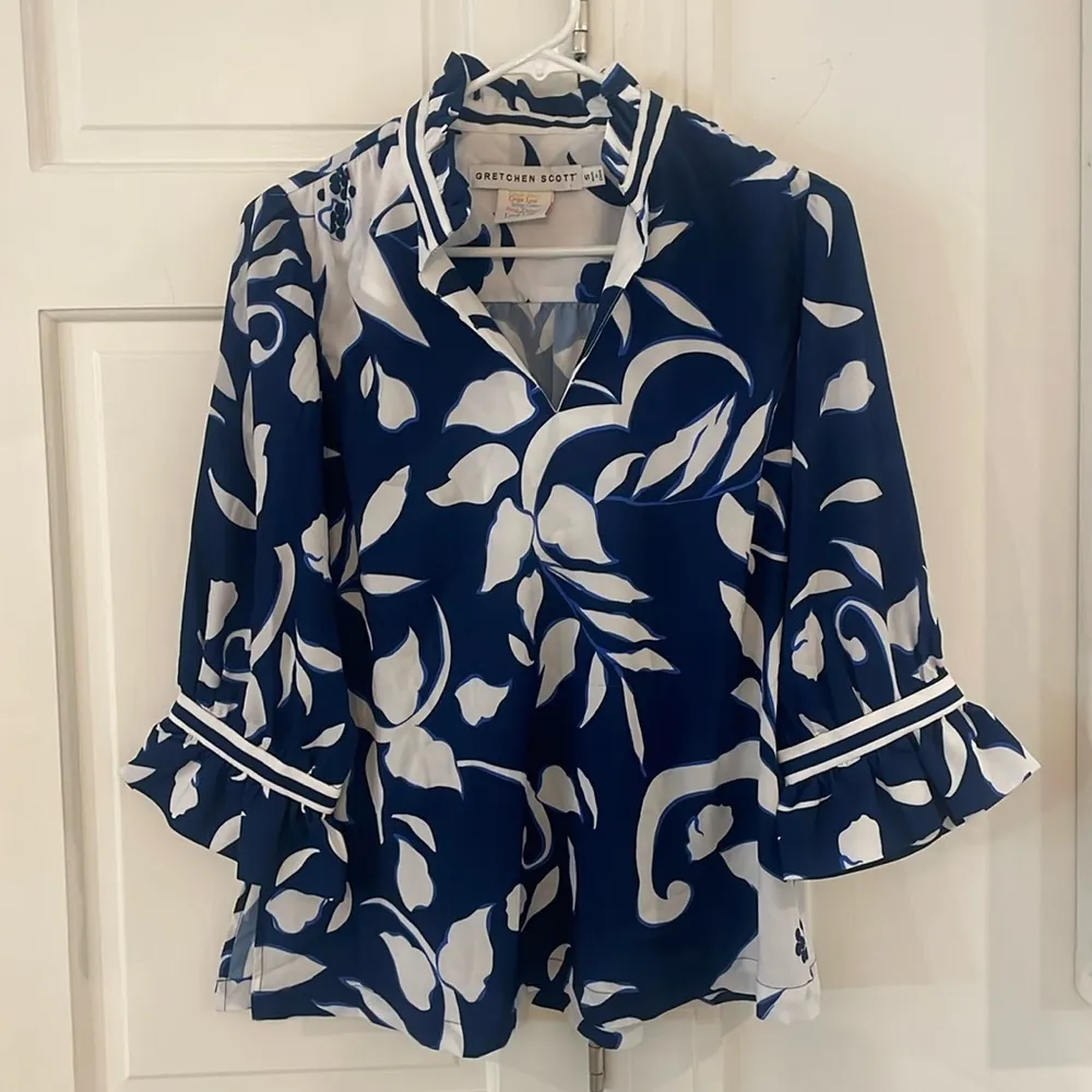 Gretchen Scott Ruffneck Tunic Full Bloom Navy White Small 🥰 - Image 3